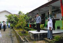 Ketua DPD LPM Kota Padang Irwan Basir Jadi Pembina Upacar di SMA 15 Padang