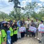 Rahmat Saleh Serahkan Bibit Unggul untuk Petani Solok