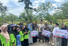 Rahmat Saleh Serahkan Bibit Unggul untuk Petani Solok