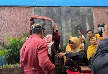 Sari Lenggogeni Sambut Hangat Kunjungan Dony Oskaria di SMPN 7 Padang