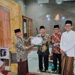 Safari Ramadhan di Masjid Sarul Jadid Koto Lalang, Surya Jufri Salurkan Bantuan 25 Juta