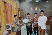 Safari Ramadhan di Masjid Sarul Jadid Koto Lalang, Surya Jufri Salurkan Bantuan 25 Juta