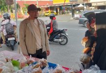 Cara Unik Rahmat Saleh Berbagi di Bulan Ramadhan, Borong Takjil Pedagang