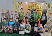Ketua DPRD Sumbar Serahkan Al-Qur’an untuk Anak Pemenang Lomba Ramadan di Masjid Al Furqan, Beri Motivasi Empat Kunci Sukses