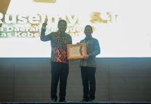 Wagub Sumbar Terima Penghargaan Parlemen Jurnalis Awards 2026