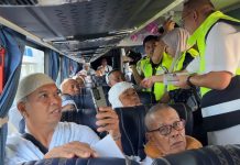 Andre Rosiade Lepas Kloter 14 Embarkasi Padang, Jamaah Haji Sumbar Dapat Tambahan 100 Riyal